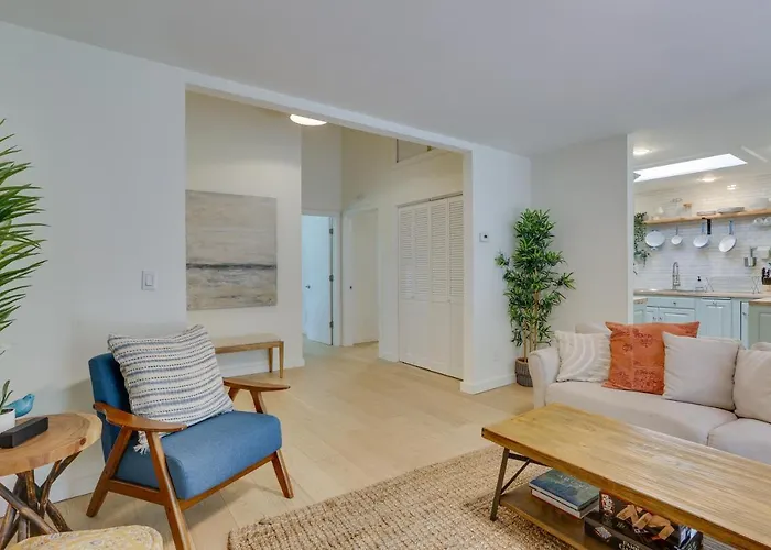 Charming Swan Lake Apartment With Deck!